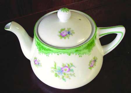 N2314 Child's Teapot & Lid