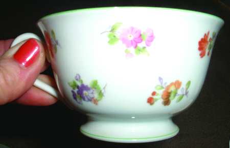 N2316 Footed Cup