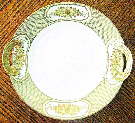 N2347 Handled Cake Plate