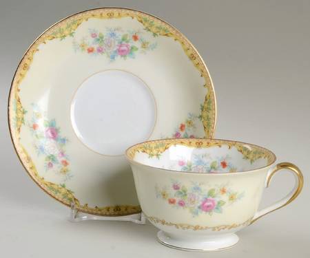 N2367 Footed Cup & Saucer Set