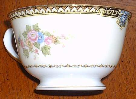 N2389 Footed Cup