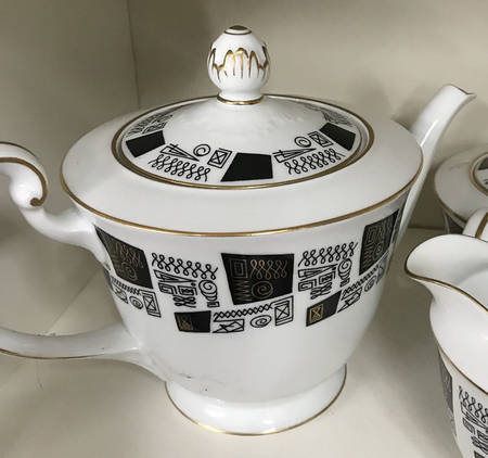 N2392 Teapot & Lid