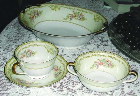 N2396 Footed Cup & Saucer Set