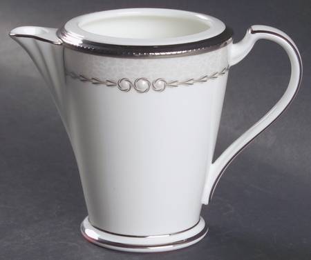 Pearl Luxe Creamer