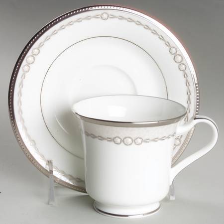 Pearl Luxe Footed Cup & Saucer Set