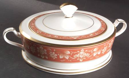 Luxemburg Round Covered Vegetable