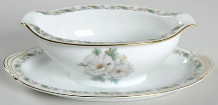 N2432 Gravy Boat with Attached Underplate
