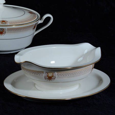 3-808 Gravy Boat with Attached Underplate