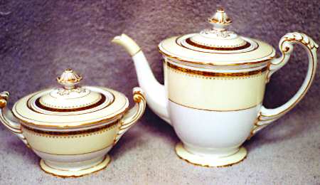 Garfield (Scalloped) Sugar Bowl & Lid