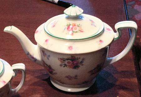 N2668 Teapot & Lid