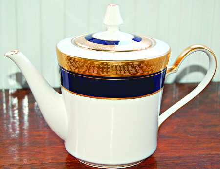 N2482 Teapot & Lid