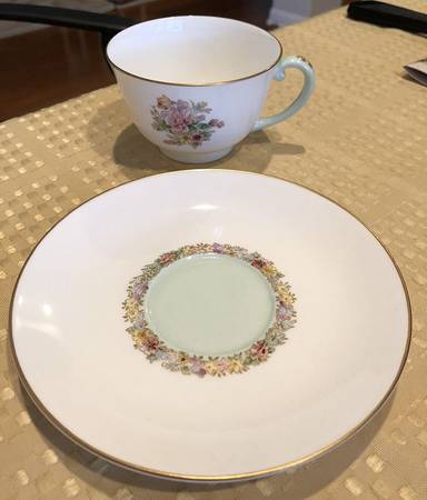 N2576 Footed Cup & Saucer Set