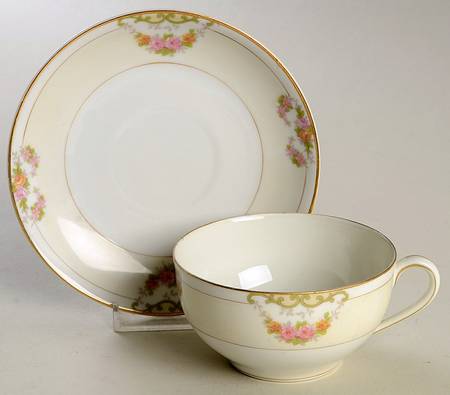 14798 Flat Cup & Saucer Set