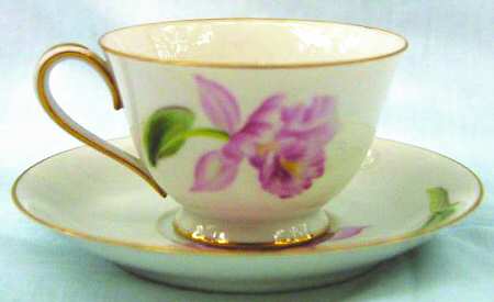 N2713 Footed Cup & Saucer Set