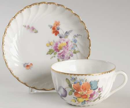 1012Z Flat Cup & Saucer Set