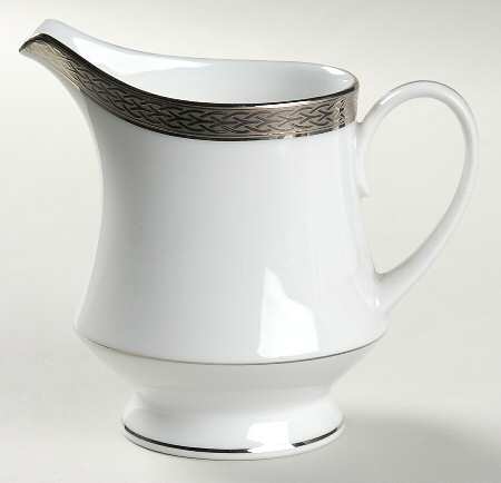 Queen's Platinum Creamer