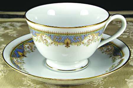 N2749 Footed Cup & Saucer Set