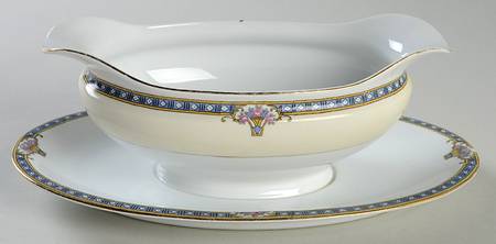 N2577 Gravy Boat with Attached Underplate