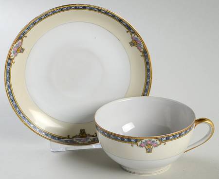 N2577 Flat Cup & Saucer Set
