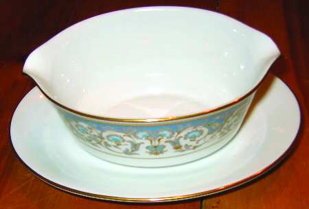 Kinglet Gravy Boat with Attached Underplate