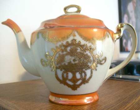 N2818 Teapot & Lid
