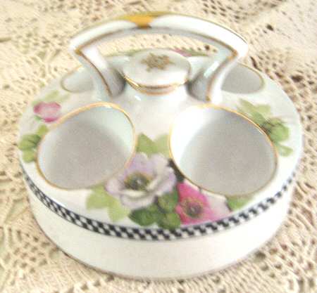 N2596 Center Handled Egg Warmer