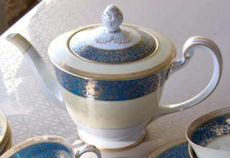 N2886 Teapot & Lid