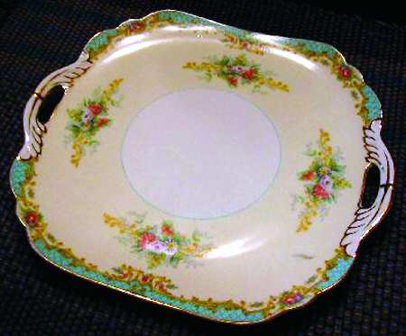 N2890 Handled Cake Plate