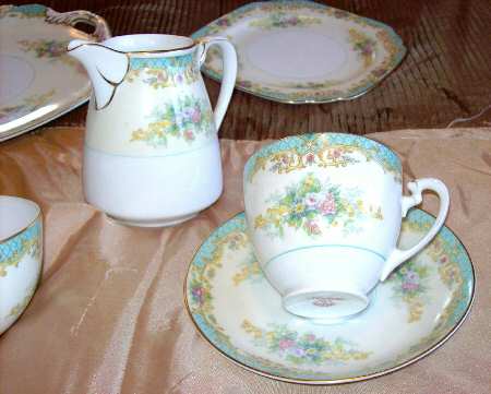 N2890 Footed Cup & Saucer Set