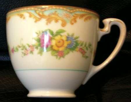 N3002 Footed Cup
