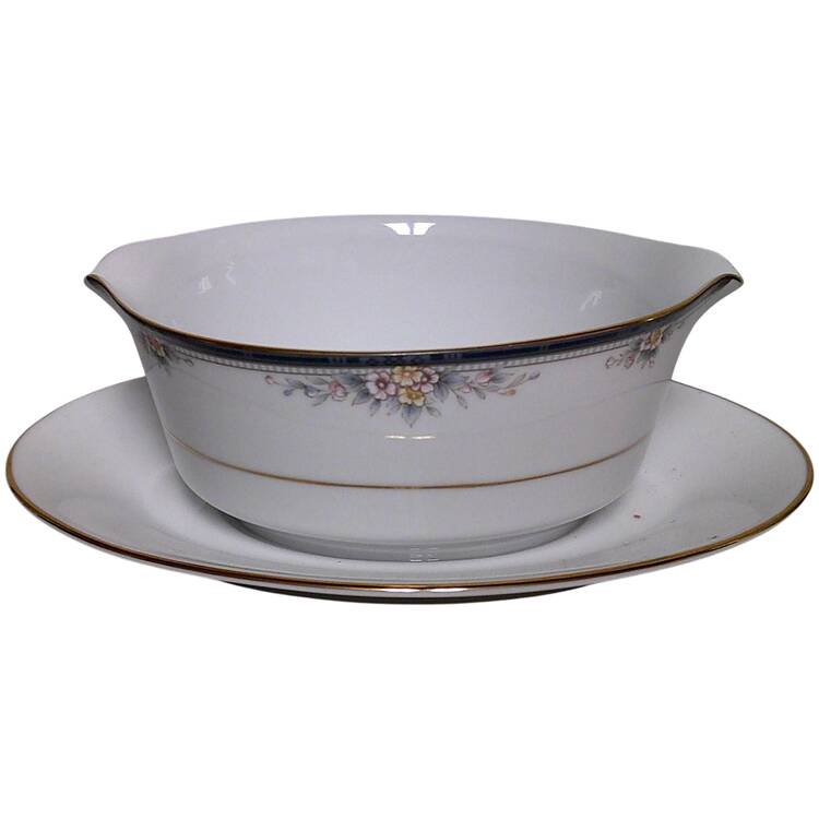 Willen Gravy Boat with Attached Underplate