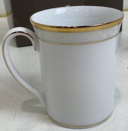 Hampshire Gold Mug