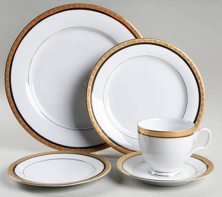 Kingswood Gold 40 Piece Estate Set