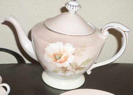 N3054 Teapot & Lid