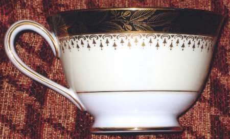 N2574 Footed Cup