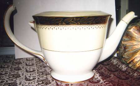N2574 Teapot No Lid
