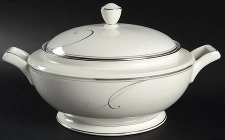 Platinum Wave Round Covered Vegetable