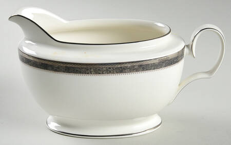 Verano Gravy Boat