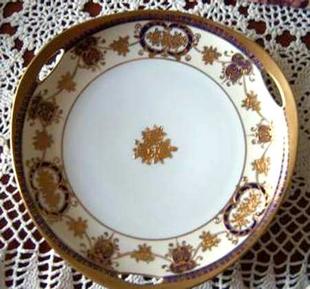 N3173 Handled Cake Plate