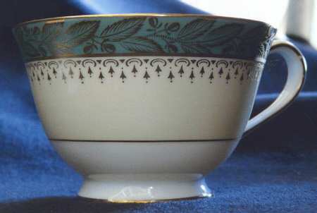 N2619 Footed Cup