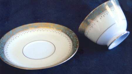 N2619 Footed Cup & Saucer Set
