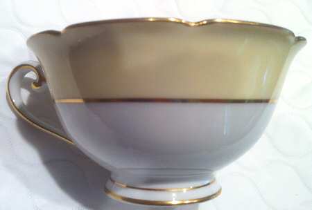 N3207 Footed Cup
