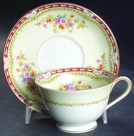 N2632 Footed Cup & Saucer Set