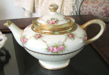 N2636 Teapot & Lid