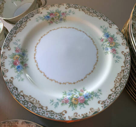 N3220 Footed Cup