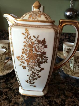 N3223 Chocolate Pot & Lid