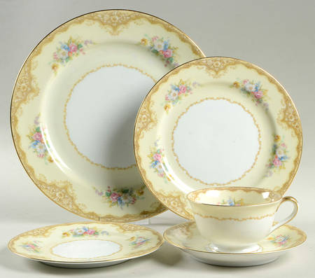 N3239 5 Piece Place Setting