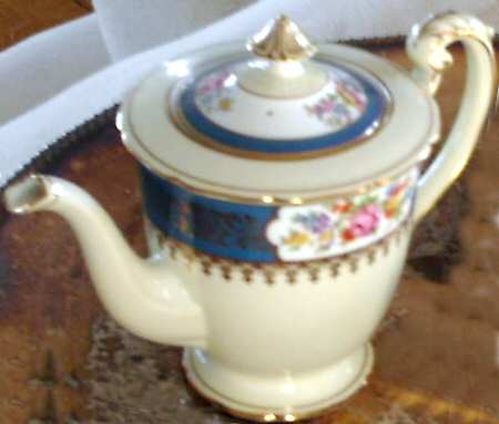 N3247 Teapot & Lid