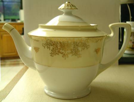 N3251 Teapot & Lid