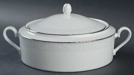 Alderwood Round Covered Vegetable